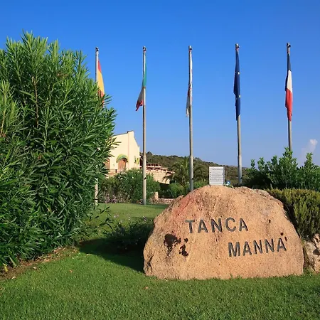 In Di Arzachena, Sardinia * 坎尼吉翁